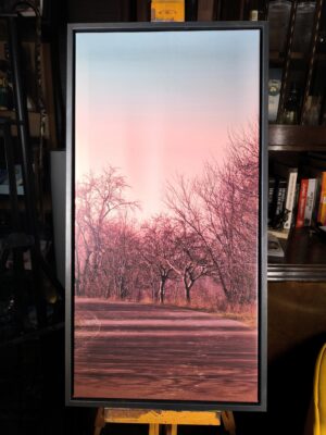 „Mystic Lights – Lichtstimmung, die verzaubert – Leinwanddruck in 80x40cm im Schattenfugenrahmen Landschaft Edition