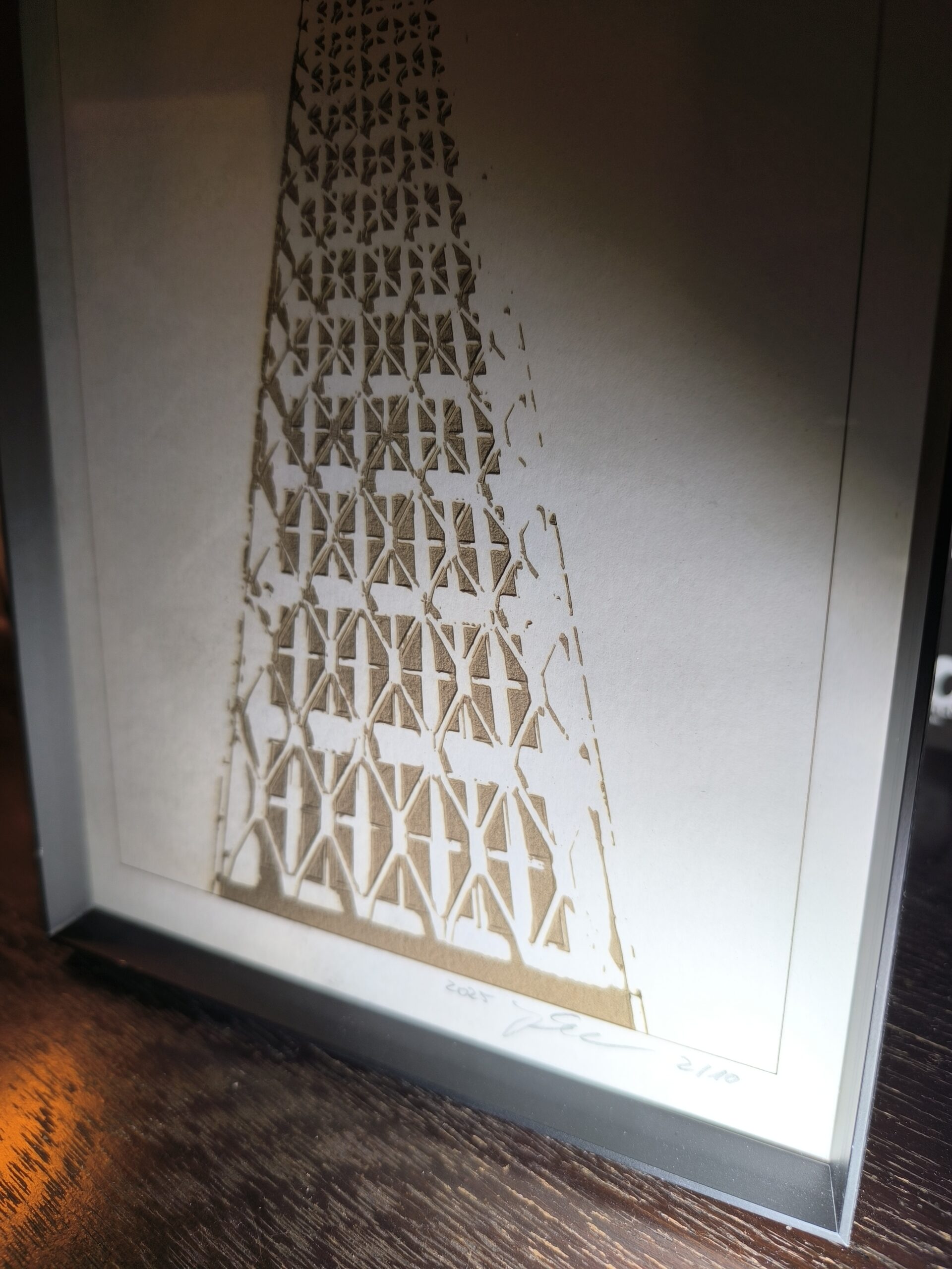 Lasergrafik HKB-Turm Neubrandenburg – Seitenansicht – 20×25 cm, gelasert auf Karton, mit Alu-Rahmen – Limitierte Edition Lasergrafik HKB-Turm Neubrandenburg – Seitenansicht – 20×25 cm, gelasert auf Karton, mit Alu-Rahmen – Limitierte Edition Architektur hkb 3
