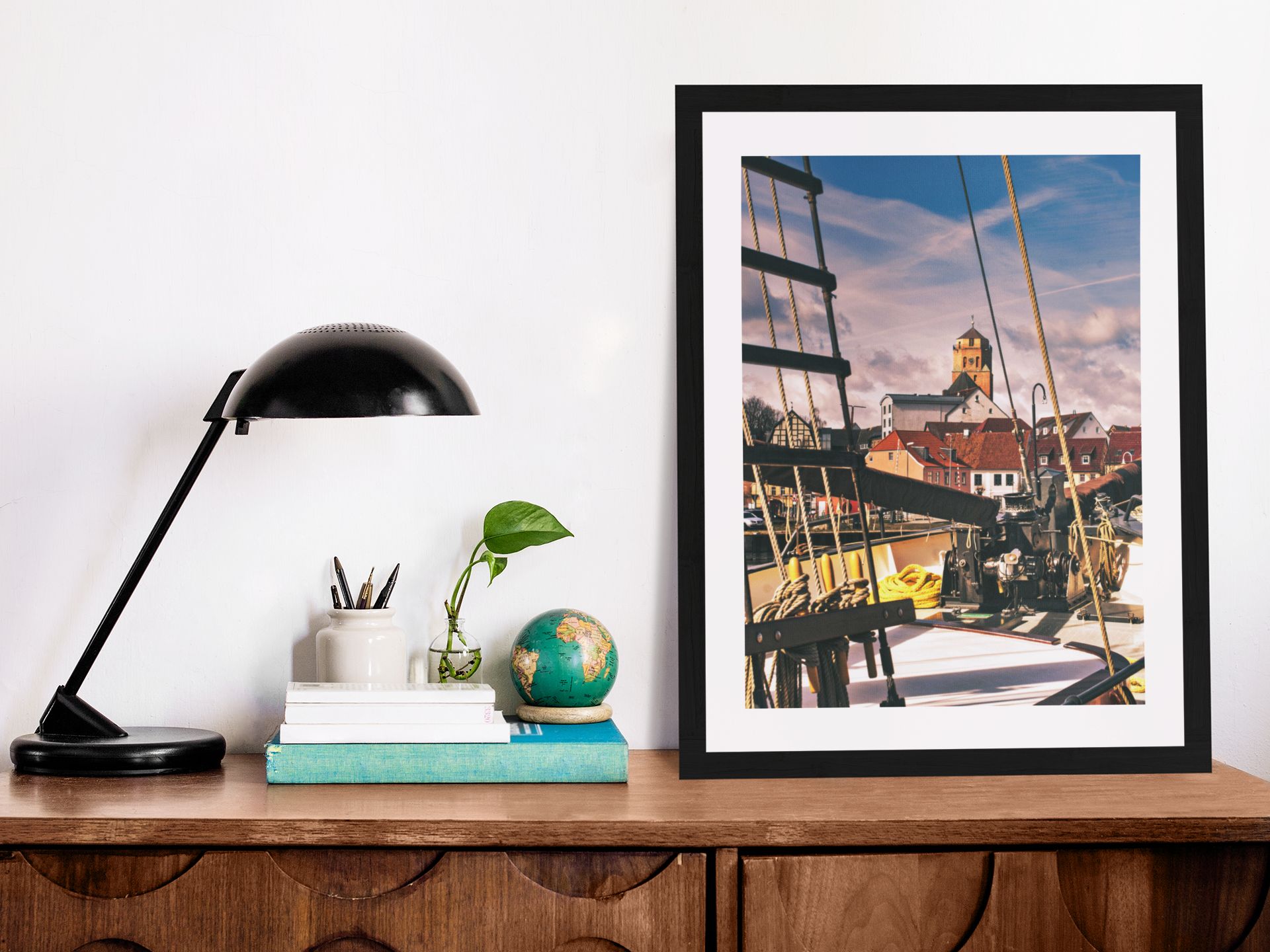 Wolgast als Kunstwerk: Ein grafisch-malerisches Unikat für deine Inneneinrichtung – nur im März 2026 als Galerie-Bild zu kaufen